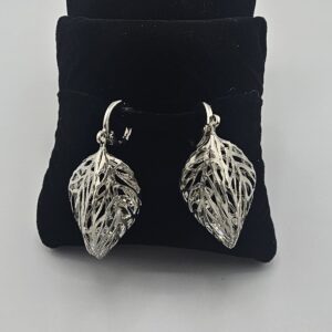 Silver Leaf earrings with stone in middle sm